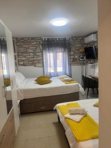 Apartments Eni & Dani พูลา ภายนอก รูปภาพ